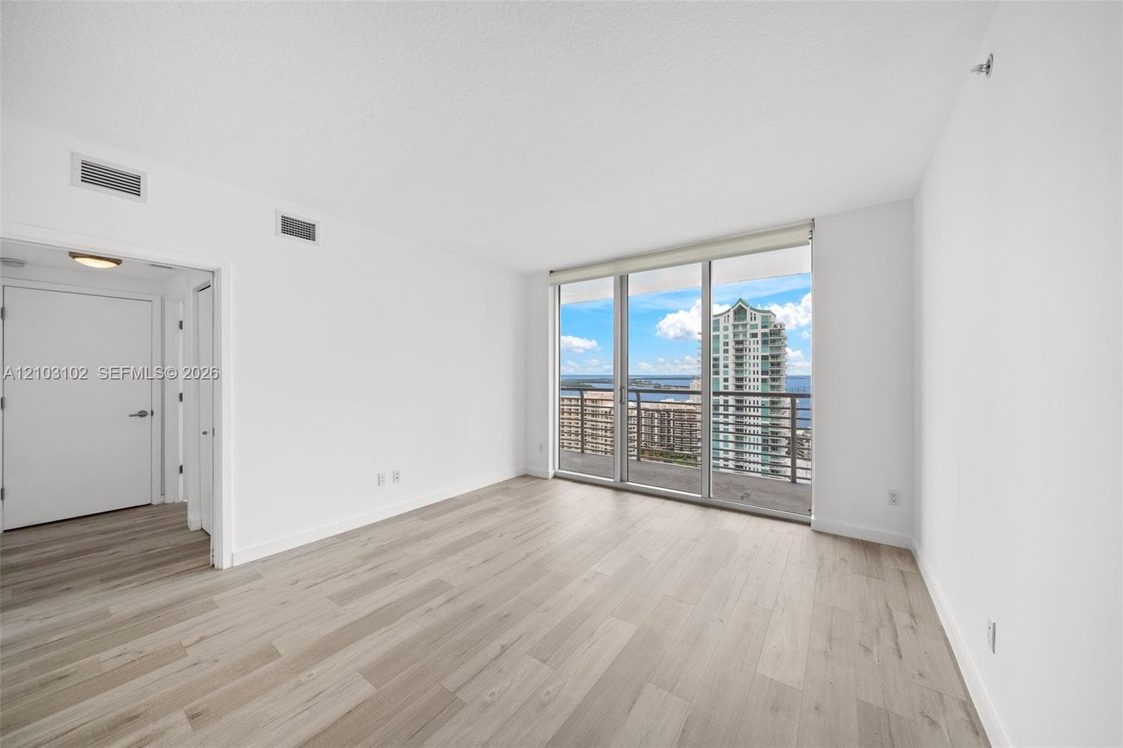 One Miami Unit 3819 condo pending at 325 S Biscayne Blvd # 3819, Miami, FL 33131